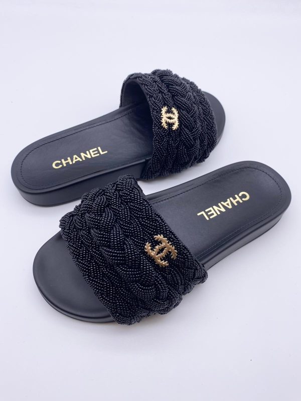 Chanel Pearl & Lambskin Woven Mule Slides (Black) For Sale